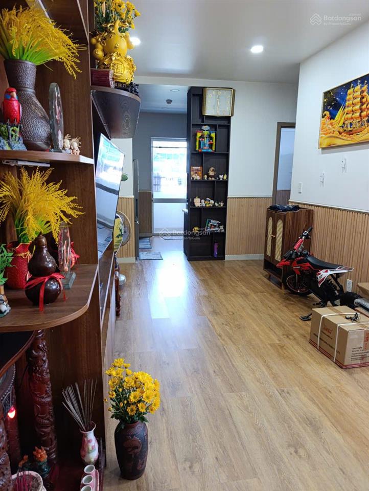 Chung cư ngọc lan quân 7 92m2  3phòng ngủ + 2wc. nhà mới có nội thất