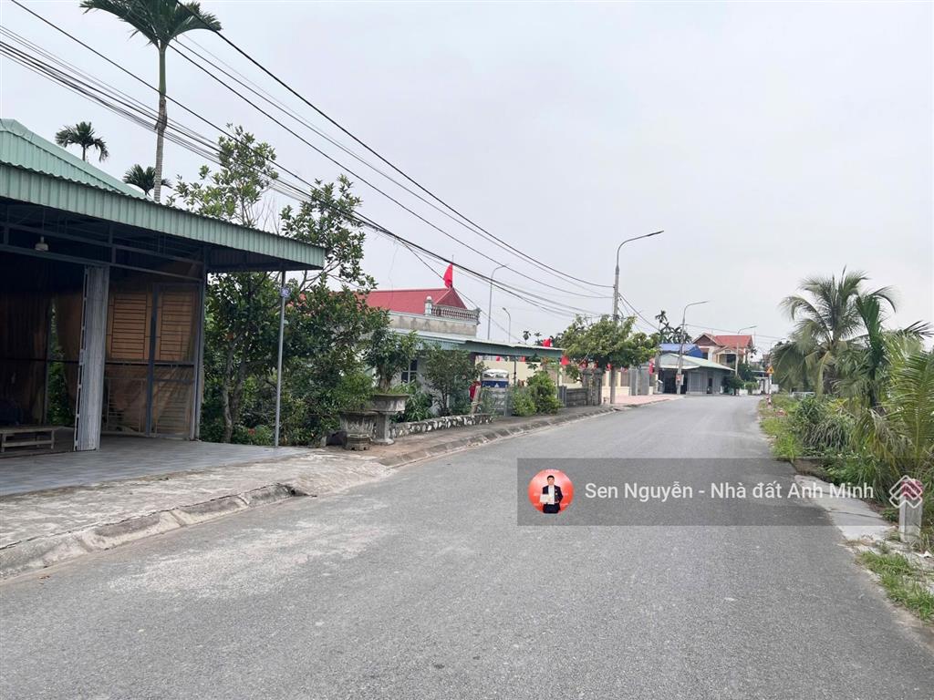 Lô góc đường nhựa view sông he dành cho các bác đại gia đây