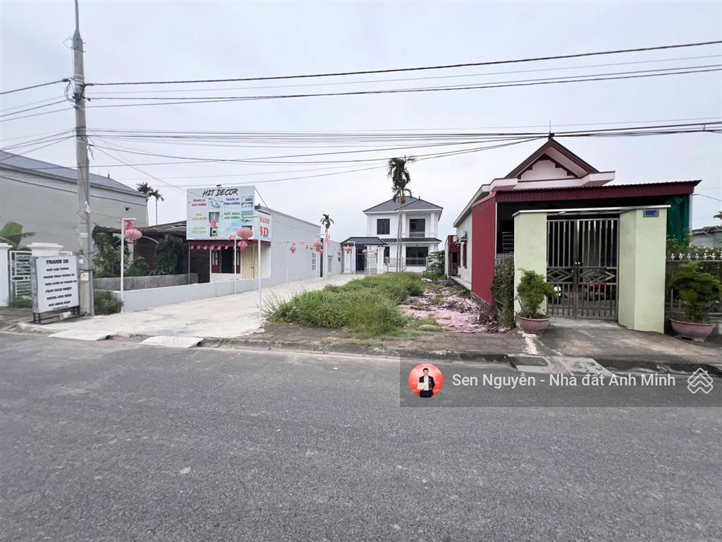 Lô góc đường nhựa view sông he dành cho các bác đại gia đây