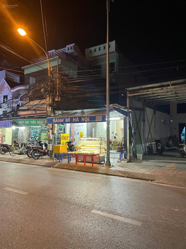 Cần bán nhà ngay ngã tư đầu chợ quý kim  trung tâm kinh doanh sầm uất