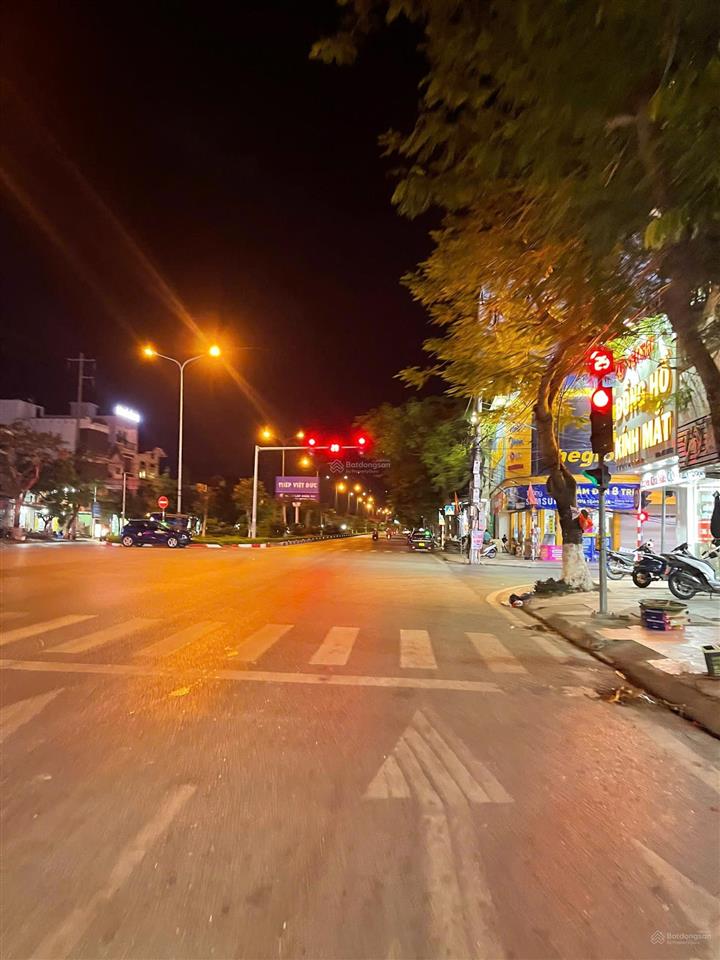 Cần bán nhà ngay ngã tư đầu chợ quý kim  trung tâm kinh doanh sầm uất