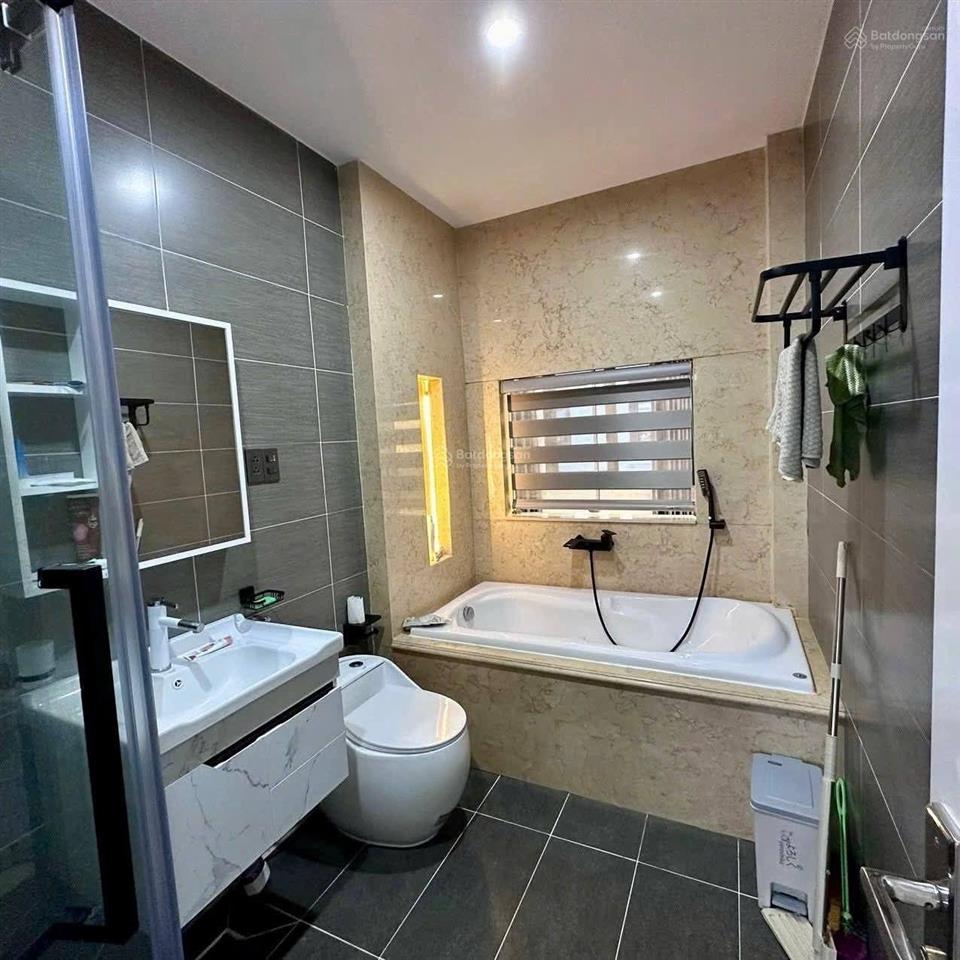 Chính chủ gửi bán căn nhà phố đầy đủ nội thất, xách vali vào ở với giá 7,8 tỷ ở khu đô thị lavida