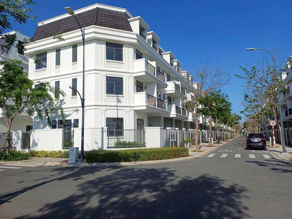 Chính chủ gửi bán căn góc nhà phố lavida 2 mặt tiền, 116,4m2 xây dựng 5x13m giá 12 tỷ sẵn sổ hồng