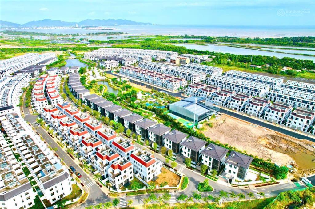 Chính chủ gửi bán căn góc nhà phố lavida 2 mặt tiền, 116,4m2 xây dựng 5x13m giá 12 tỷ sẵn sổ hồng