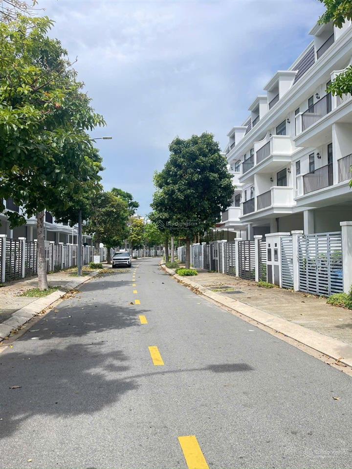 Chính chủ gửi bán nhà phố lk4 đông nam gần hồ 87,5m2 giá 7 tỷ sẵn sổ công chứng ngay