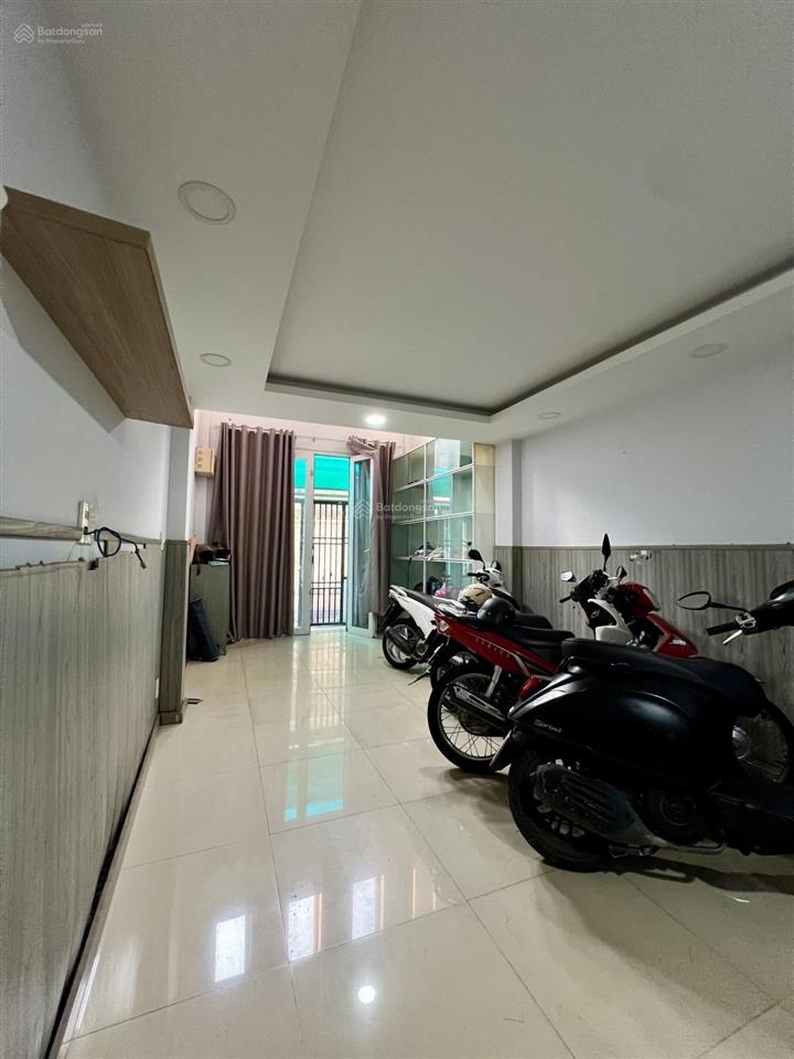 Cạnh chợ bà chiểu  hẻm xe hơi  4 x 16m  4 tầng  chỉ 6,8 tỷ giá hiếm khu vực