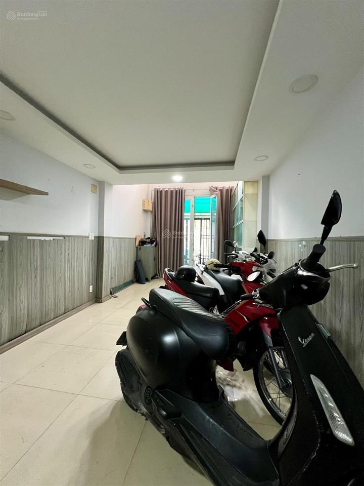 Cạnh chợ bà chiểu  hẻm xe hơi  4 x 16m  4 tầng  chỉ 6,8 tỷ giá hiếm khu vực