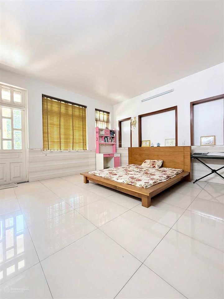 Khu cán bộ  nguyễn thái sơn  đường 6m  5 x 18  4 tầng 5pn , sân thượng  7,9 tỷ còn tl