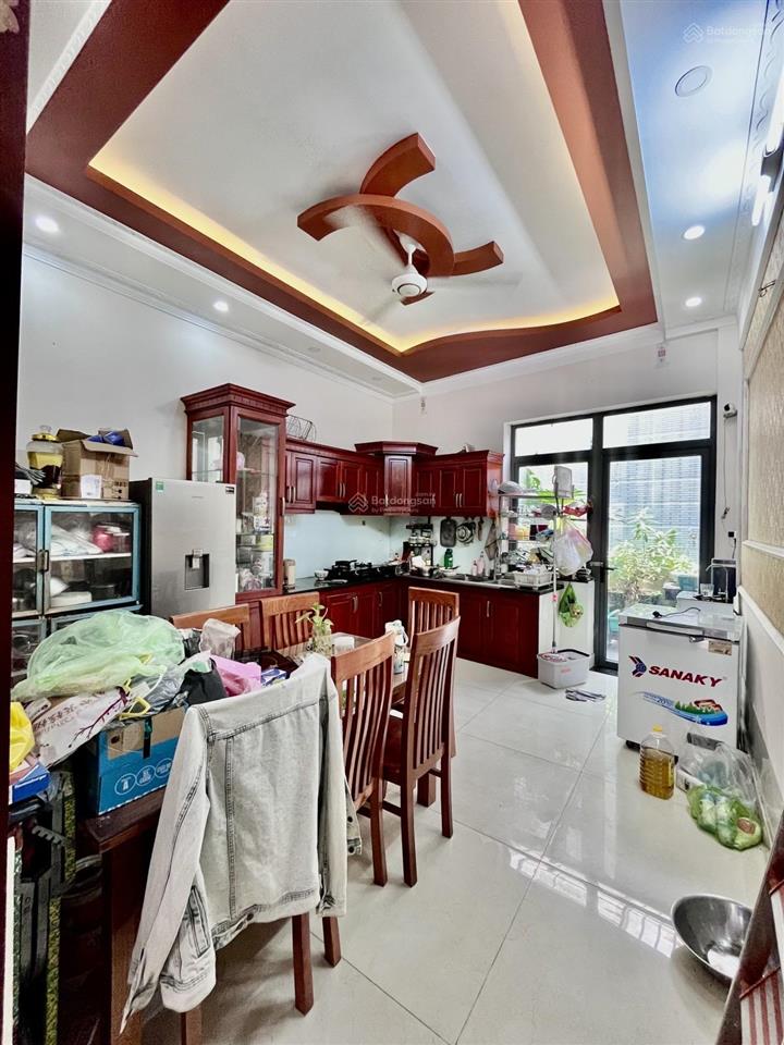Cạnh chợ hạnh thông tây  ô tô ngủ nhà  4 x 17  4 tầng  6.1 tỷ