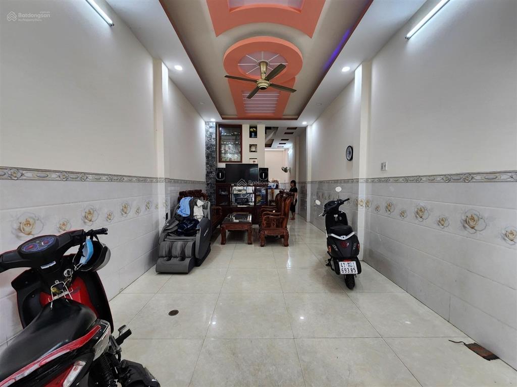 Thống nhất gần lottemart  hẻm 5m thông  4 x 16  4 tầng  6. tỷ còn tl