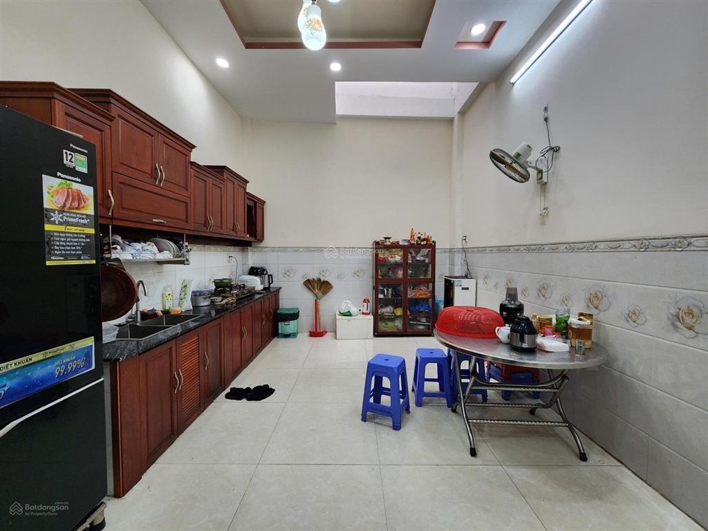 Thống nhất gần lottemart  hẻm 5m thông  4 x 16  4 tầng  6. tỷ còn tl