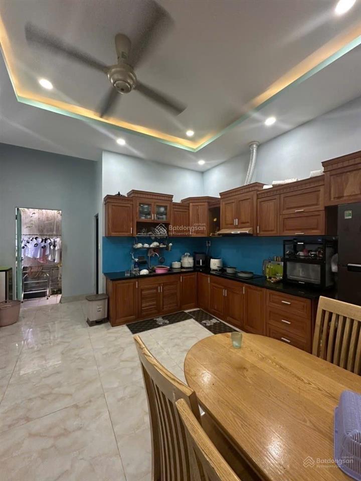 50m ra kênh tham lương p6 gò vấp  hẻm 6m  4.5 x 18  4 tầng  8.1 tỷ giá quá mềm