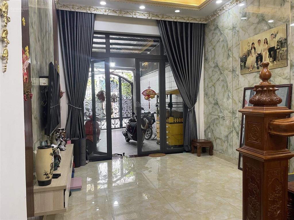 Ngay nguyễn văn lượng vs dương quảng hàm  đường 7m  4 x 18  4 tầng  7.8 tỷ