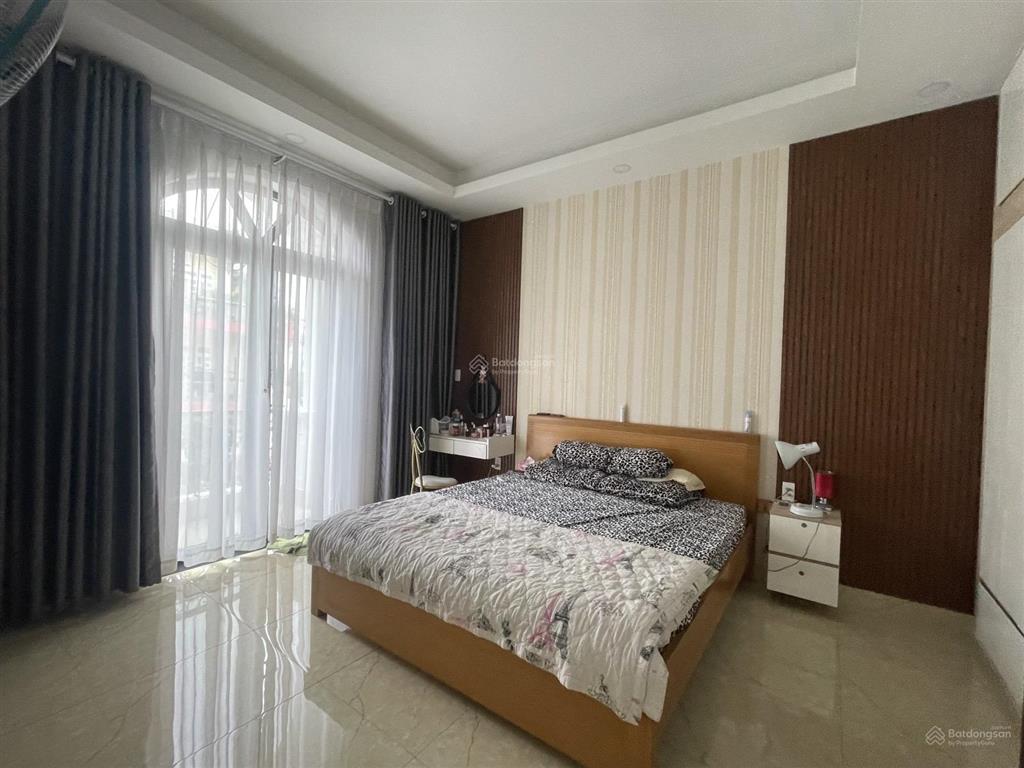 Ngay nguyễn văn lượng vs dương quảng hàm  đường 7m  4 x 18  4 tầng  7.8 tỷ