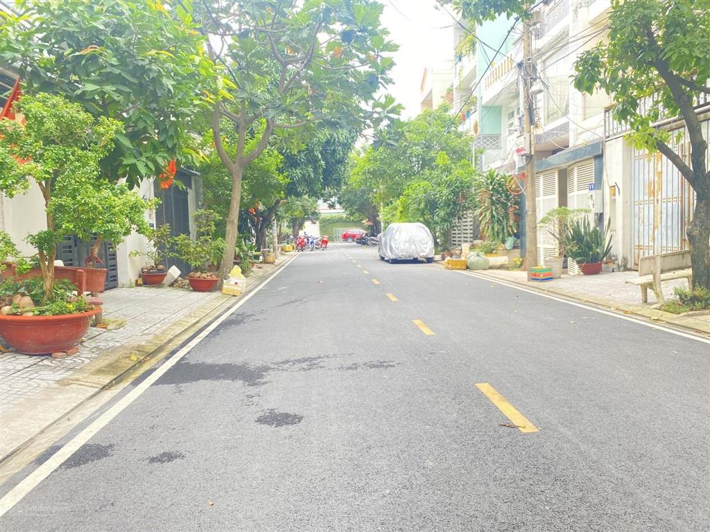 Ngay nguyễn văn lượng vs dương quảng hàm  đường 7m  4 x 18  4 tầng  7.8 tỷ