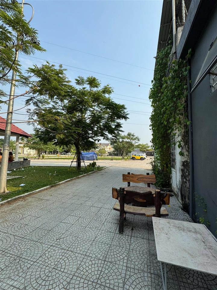 Chính chủ cần bán  hàng hiếm hoà xuân lô sau công viên.