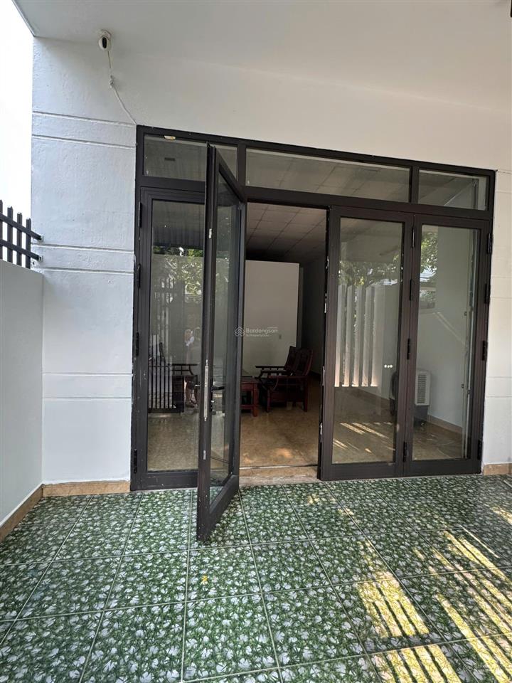 Chính chủ cần bán  hàng hiếm hoà xuân lô sau công viên.