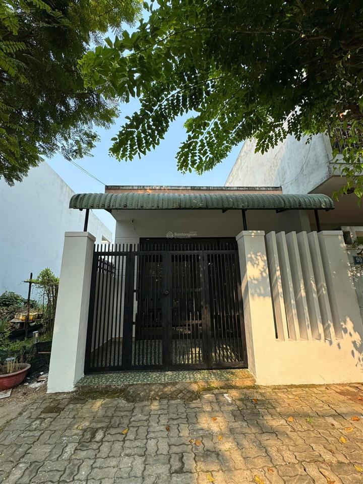 Chính chủ cần bán  hàng hiếm hoà xuân lô sau công viên.