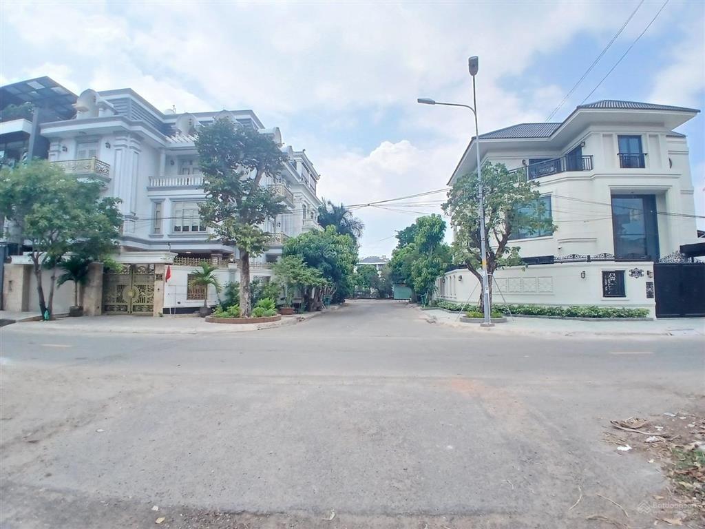 Bán nhà biệt thự 288m2(17*17m) đường số 51, kdc 10 mẫu bình trưng đông, tp thủ đức, shr, trệt 2 lầu