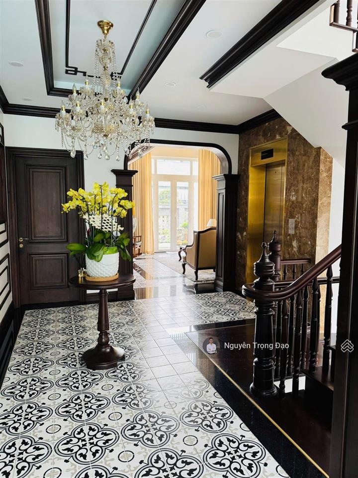 Bán căn biệt thự sân vườn 466.8m2(20*23m), thạnh mỹ lợi, quận 2, hầm 3 lầu, da villa thủ thiêm