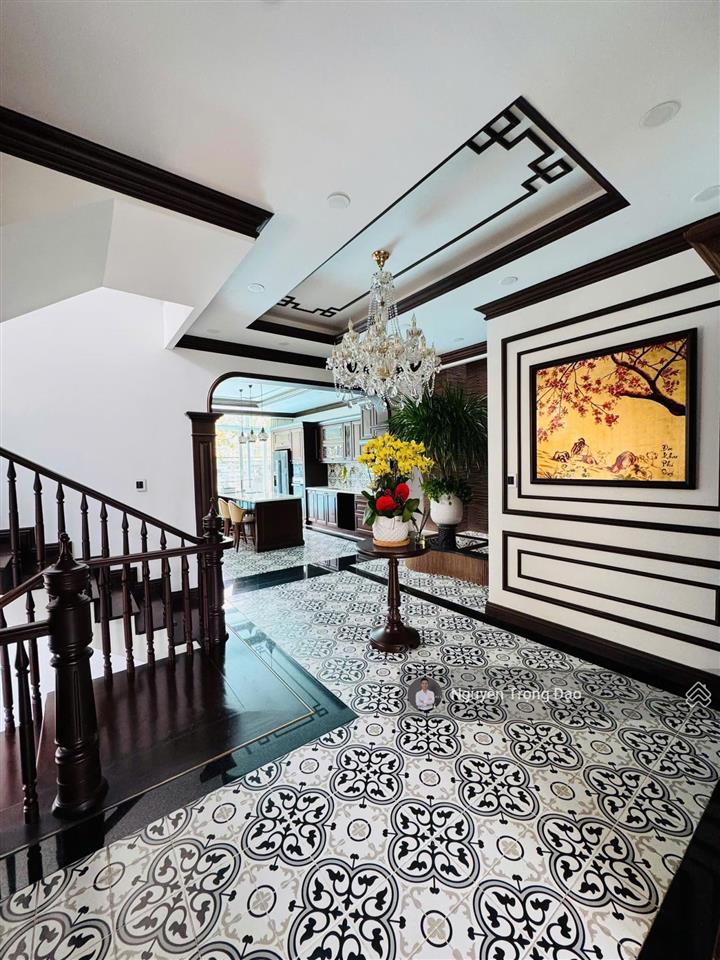 Bán căn biệt thự sân vườn 466.8m2(20*23m), thạnh mỹ lợi, quận 2, hầm 3 lầu, da villa thủ thiêm