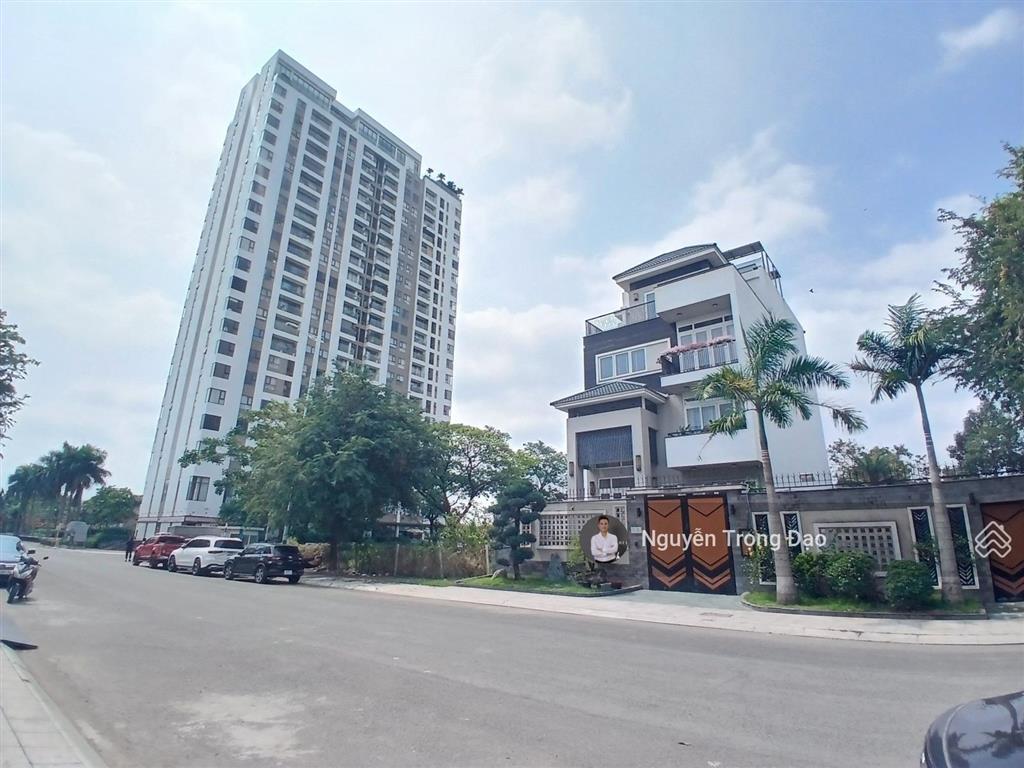 Bán căn biệt thự sân vườn 466.8m2(20*23m), thạnh mỹ lợi, quận 2, hầm 3 lầu, da villa thủ thiêm