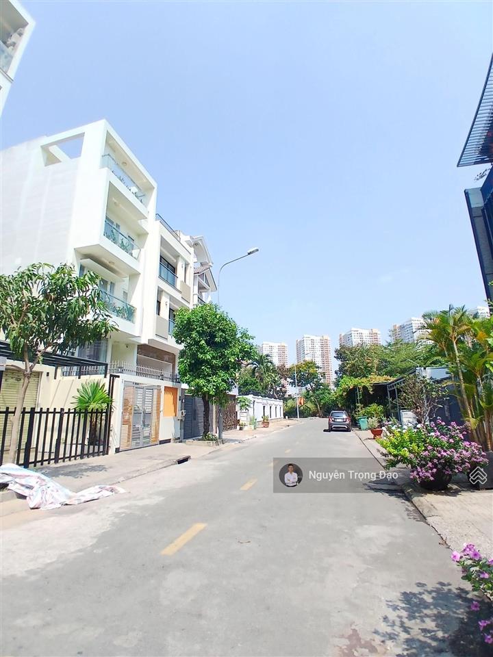 Cho thuê nguyên căn 5*20m, 1 trệt 3 lầu, khu dc thế kỉ 21, quận 2, 6pn, 6wc, nội thất đầy đủ