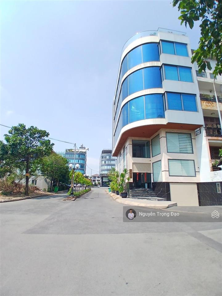 Cho thuê nguyên căn 5*20m, 1 trệt 3 lầu, khu dc thế kỉ 21, quận 2, 6pn, 6wc, nội thất đầy đủ