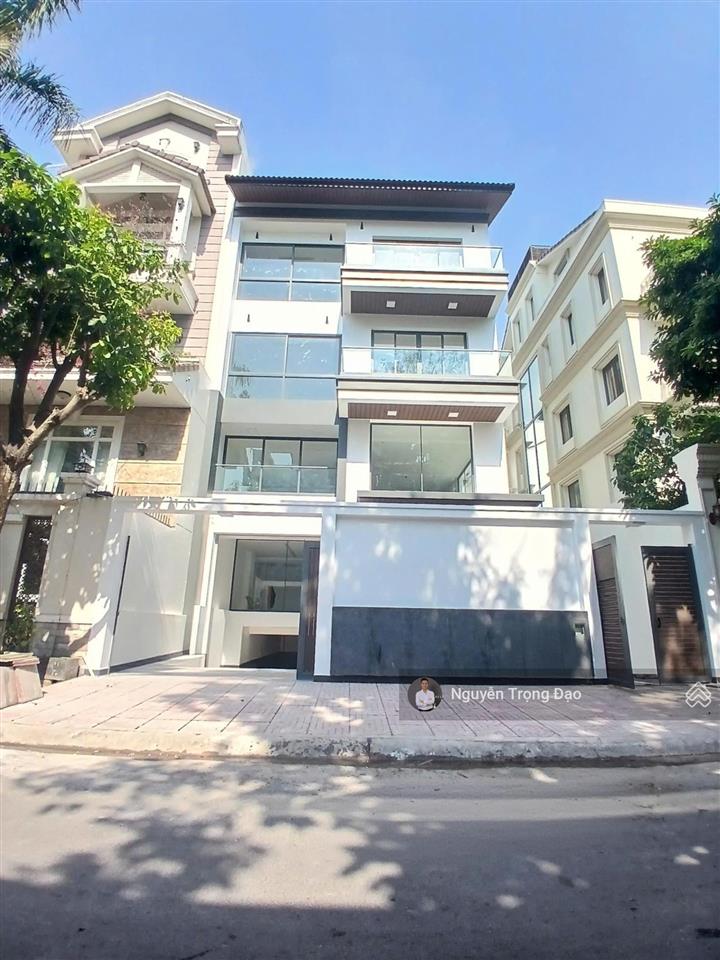 Cho thuê nguyên căn 200m2(10*20m), thạnh mỹ lợi, quận 2, hầm 4 lầu, thang máy, sàn trống suốt, pccc