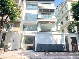 Cho thuê nguyên căn 200m2(10*20m), thạnh mỹ lợi, quận 2, hầm 4 lầu, thang máy, sàn trống suốt, pccc