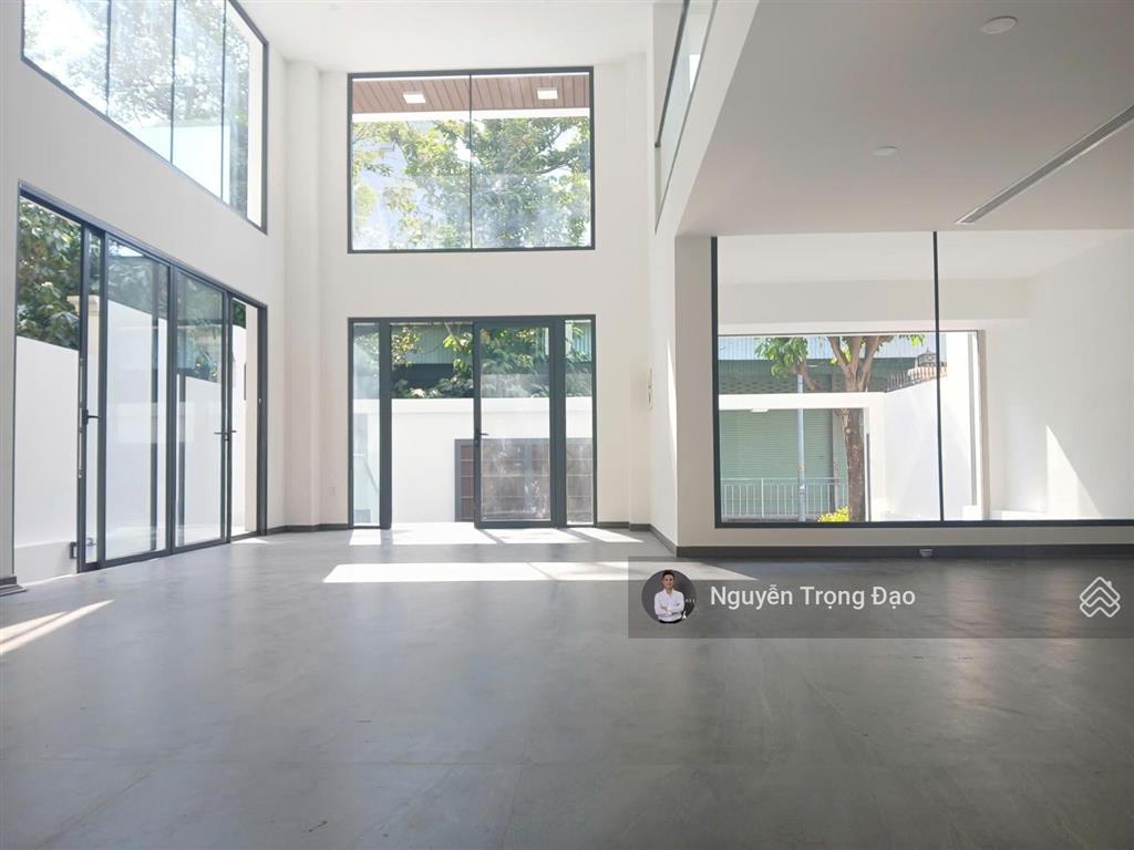 Cho thuê nguyên căn 200m2(10*20m), thạnh mỹ lợi, quận 2, hầm 4 lầu, thang máy, sàn trống suốt, pccc