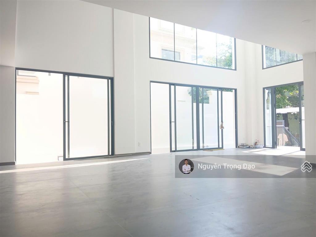 Cho thuê nguyên căn 200m2(10*20m), thạnh mỹ lợi, quận 2, hầm 4 lầu, thang máy, sàn trống suốt, pccc