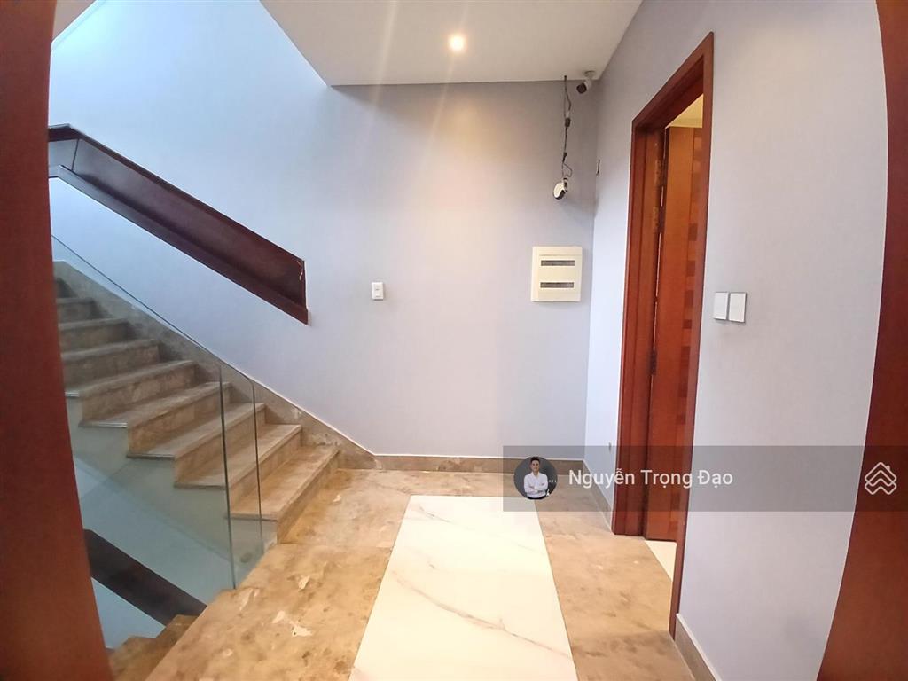 Cho thuê nguyên căn 8*20m, hầm 4 lầu, thạnh mỹ lợi, quận 2, 4 pn, full nội thất, có hồ cá coi