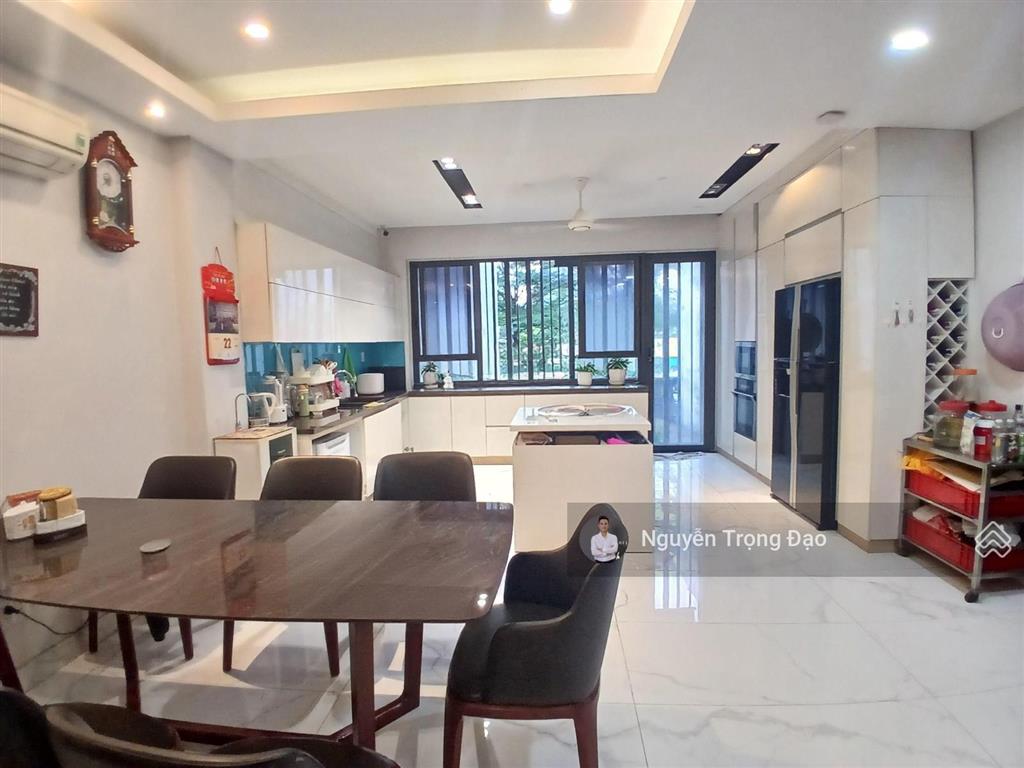 Cho thuê nguyên căn 8*20m, hầm 4 lầu, thạnh mỹ lợi, quận 2, 4 pn, full nội thất, có hồ cá coi