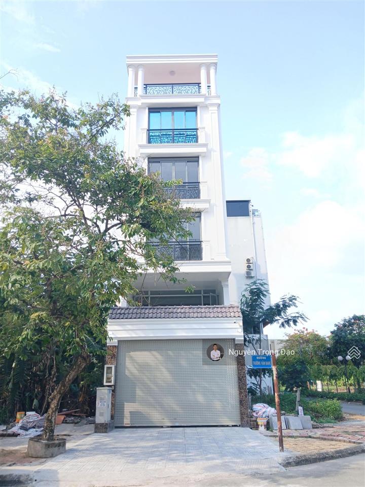 Cho thuê tòa 6 lầu, trương văn bang, thạnh mỹ lợi, quận 2, 5*20m, dtxd 450m², thang máy, sàn trống