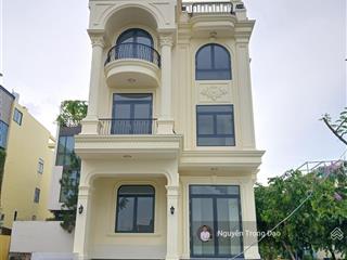 Cho thuê nguyên căn văn phòng tại nguyễn văn kỉnh  quận 2  hầm 4 lầu/500m2/10*20m  thang máy/đh