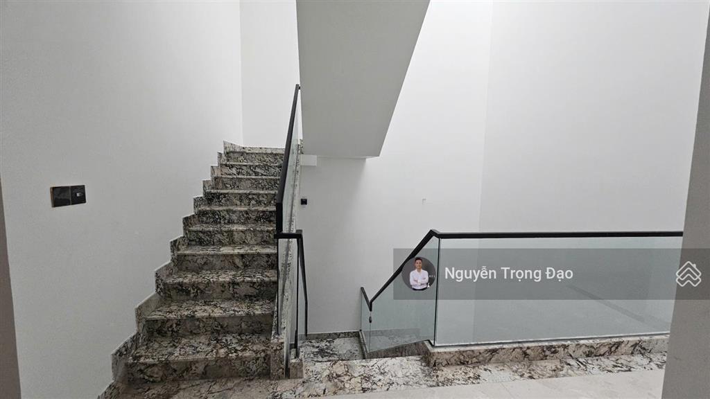 Cho thuê nguyên căn văn phòng khu saigon mystery  đảo kc  650m2/10x18m  hầm 4 lầu  thang máy