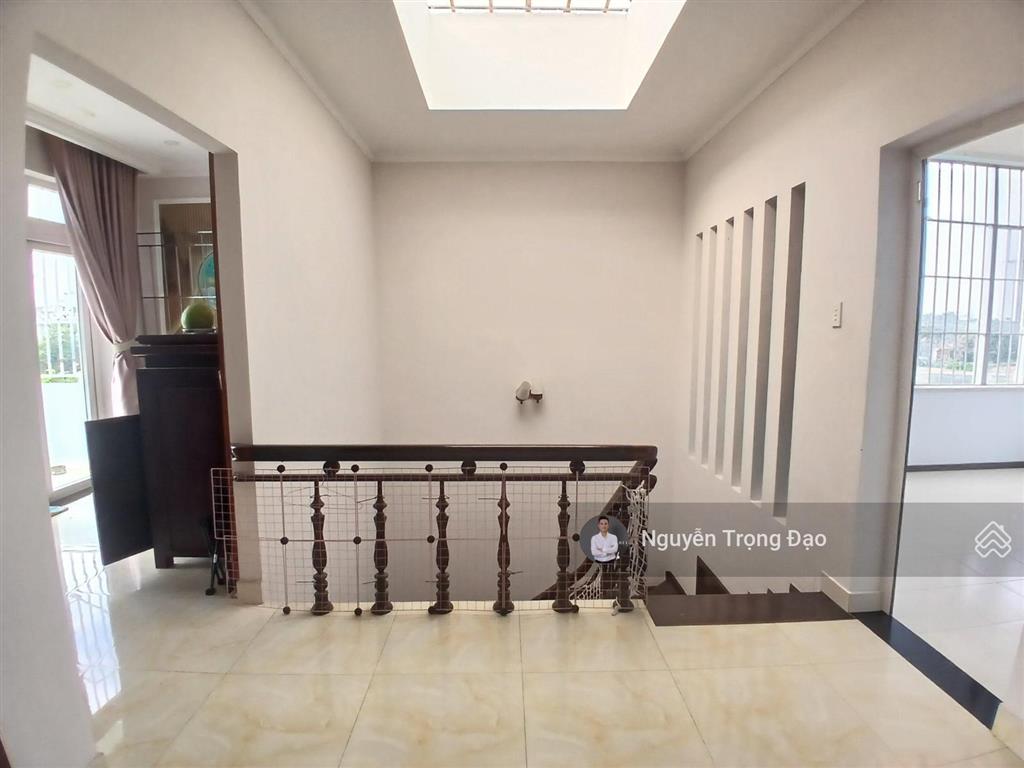 Cho thuê nguyên căn 152m2 (8*19m)  1 trệt 3 lầu  5pn  khu thạnh mỹ lợi  đảo kim cương  quận 2