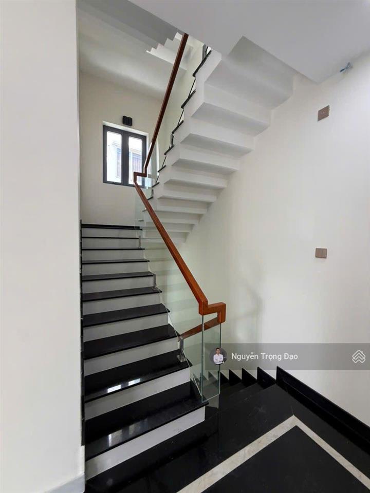 Cho thuê nguyên căn 180m2  khu mystery đảo kc  10*18m/hầm 4 lầu/thang máy/đh  sàn trống suốt