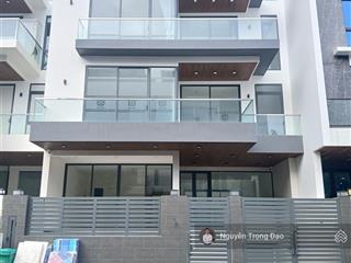 Cho thuê nguyên căn hầm 4 lầu khu mystery đảo kc  quận 2  10*18m  thang máy  đh  sàn trống