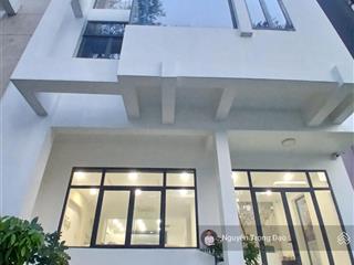 Cho thuê nguyên căn hầm 4 lầu  8*20m  khu thạnh mỹ lợi  quận 2  dt sàn 500m2
