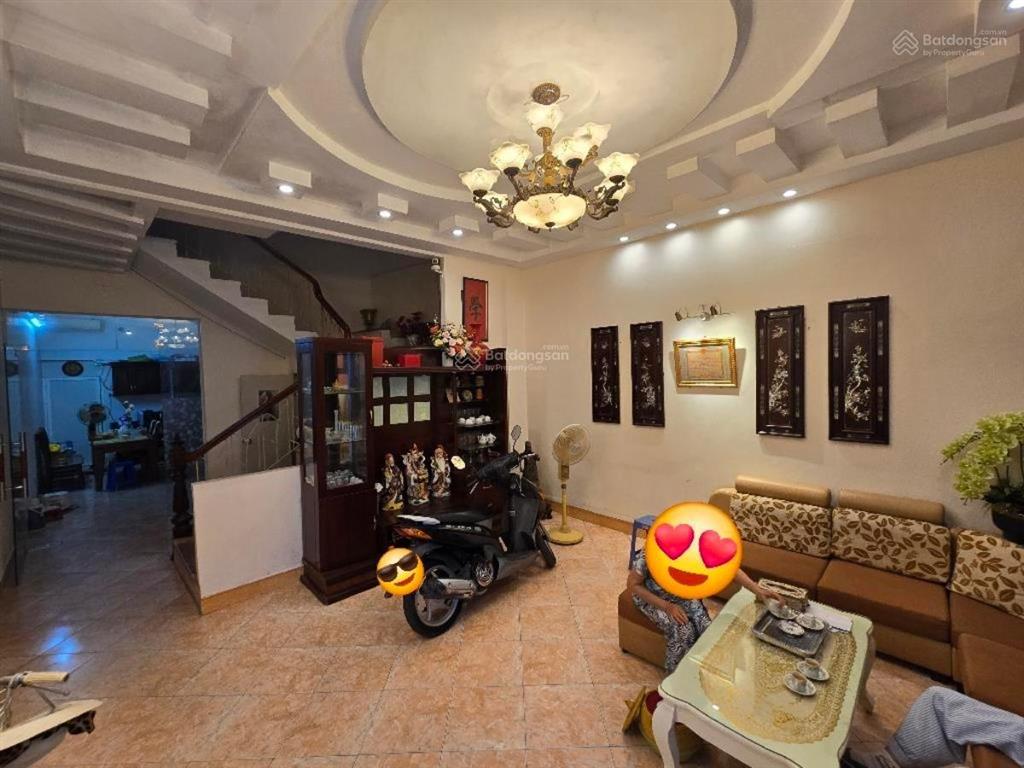 Bán nhà hoàng hoa thám  ba đình dt 64m2x4t lô góc 3 thoánggiá 12.5 tỷ có tl.