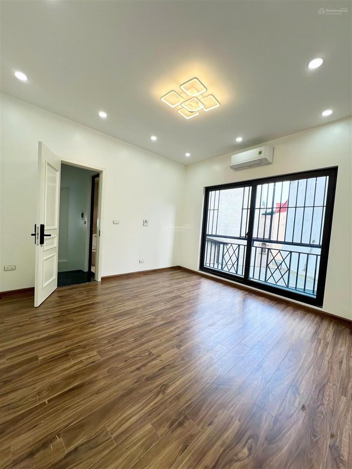 Bán nhà riêng xây mới phố văn cao, dt 30m2 x 5 tầng, giá 7.75 tỷ có tl,  a. thắng