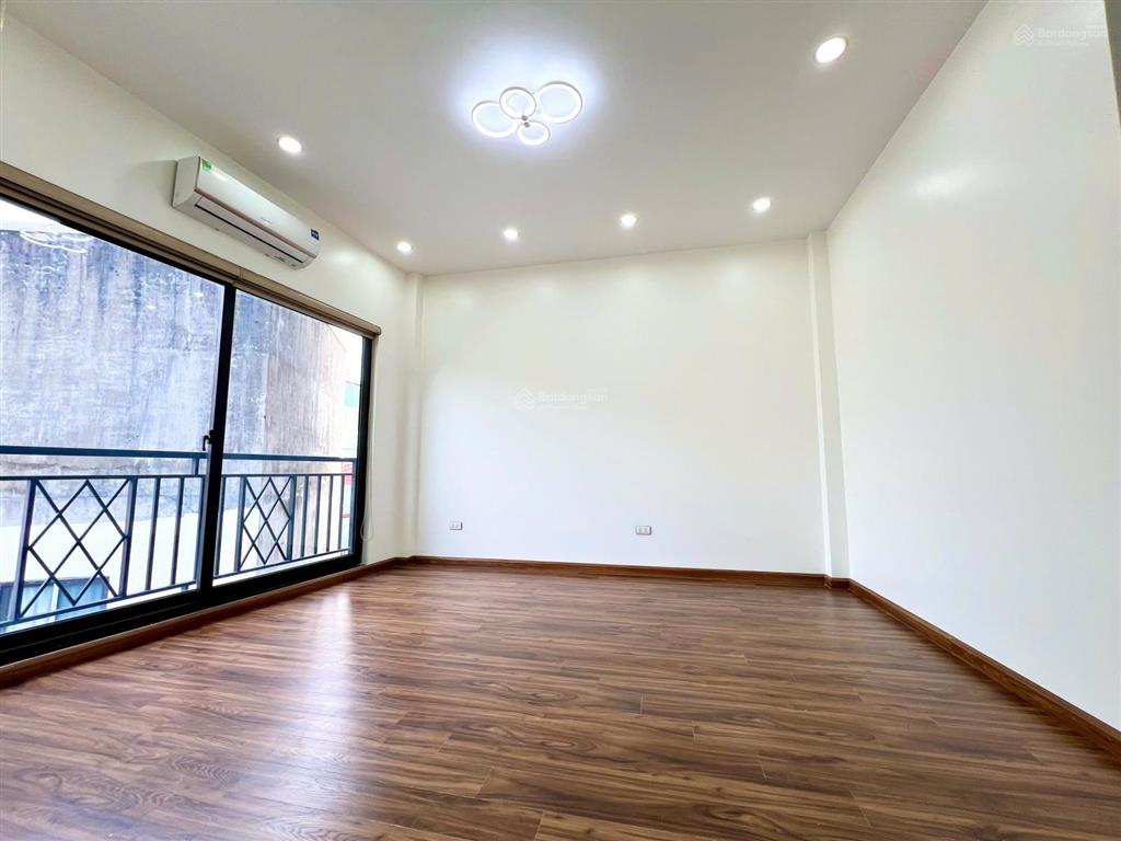 Bán nhà riêng xây mới phố văn cao, dt 30m2 x 5 tầng, giá 7.75 tỷ có tl,  a. thắng