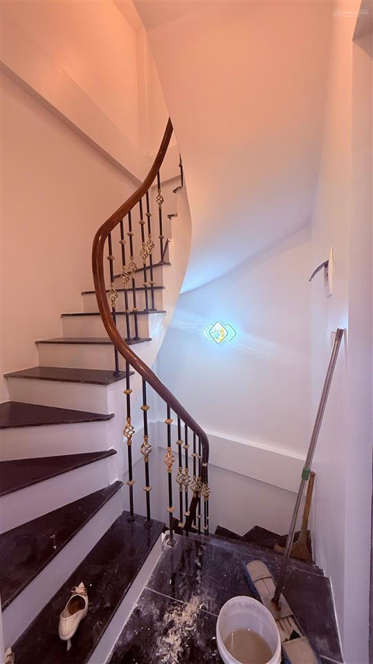 Bán nhà riêng xây mới phố văn cao, dt 30m2 x 5 tầng, giá 7.75 tỷ có tl,  a. thắng