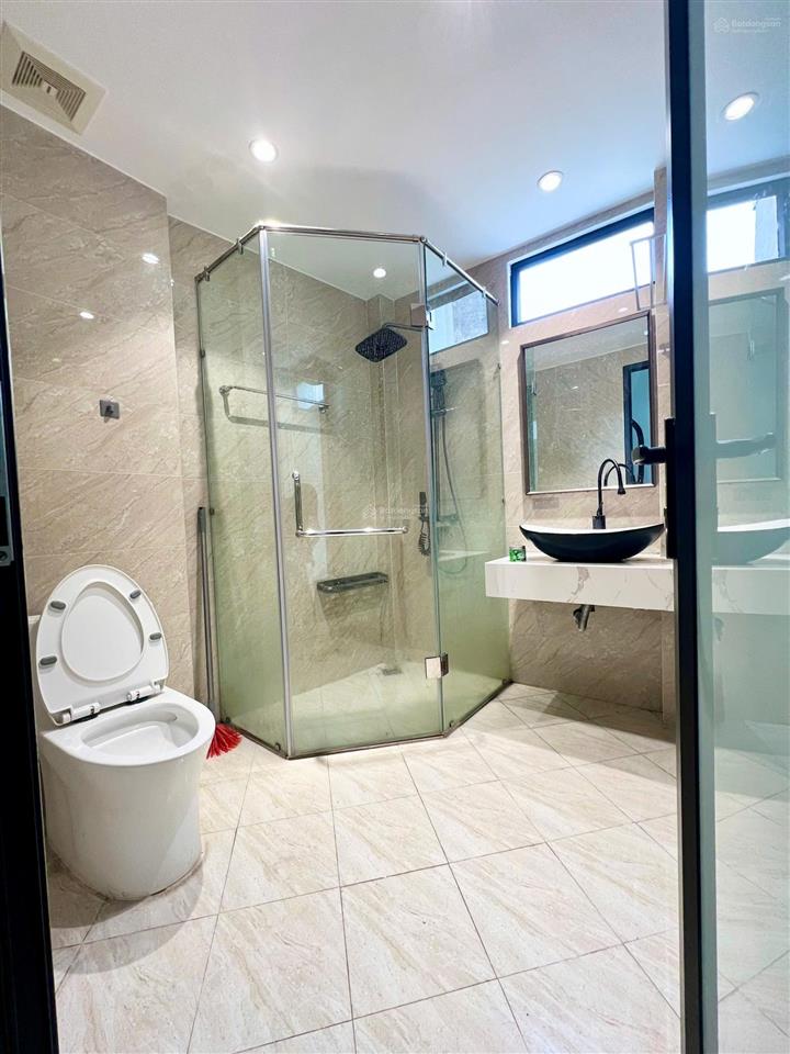 Bán nhà riêng xây mới phố văn cao, dt 30m2 x 5 tầng, giá 7.75 tỷ có tl,  a. thắng