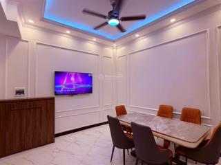 Bán nhà riêng xây mới phố văn cao, dt 30m2 x 5 tầng, giá 7.75 tỷ có tl,  a. thắng