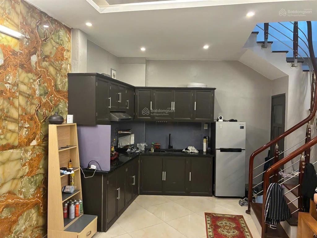 Bán nhà mới phố đội cấn dt 32m2 x5t giá 9 tỷ có tl.  a. thắng