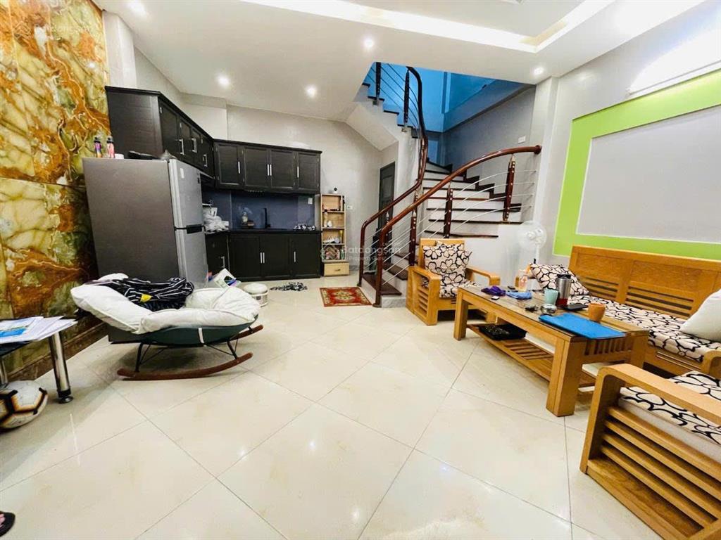 Bán nhà mới phố đội cấn dt 32m2 x5t giá 9 tỷ có tl.  a. thắng