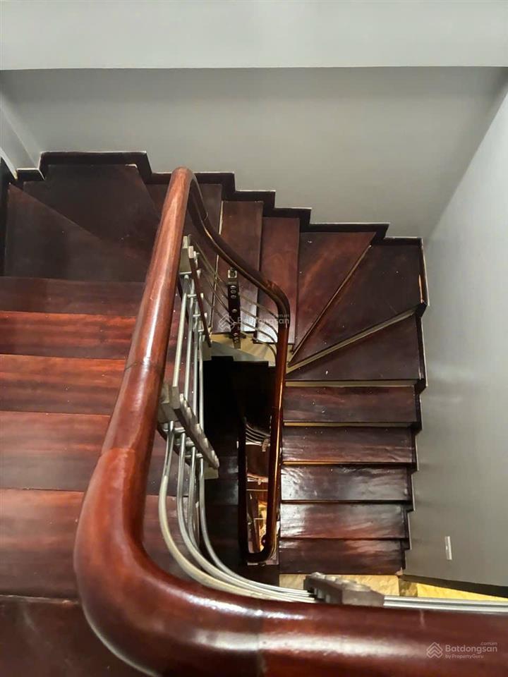 Bán nhà mới phố đội cấn dt 32m2 x5t giá 9 tỷ có tl.  a. thắng
